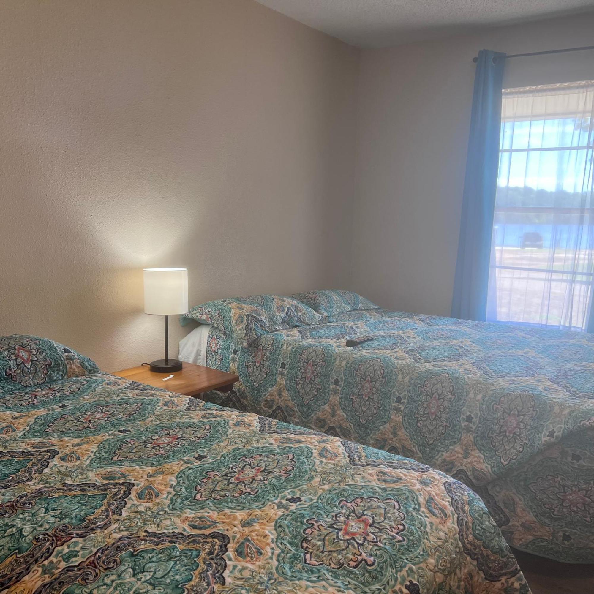 Alpine Lakeside Motel Room Backside Hemphill Dış mekan fotoğraf