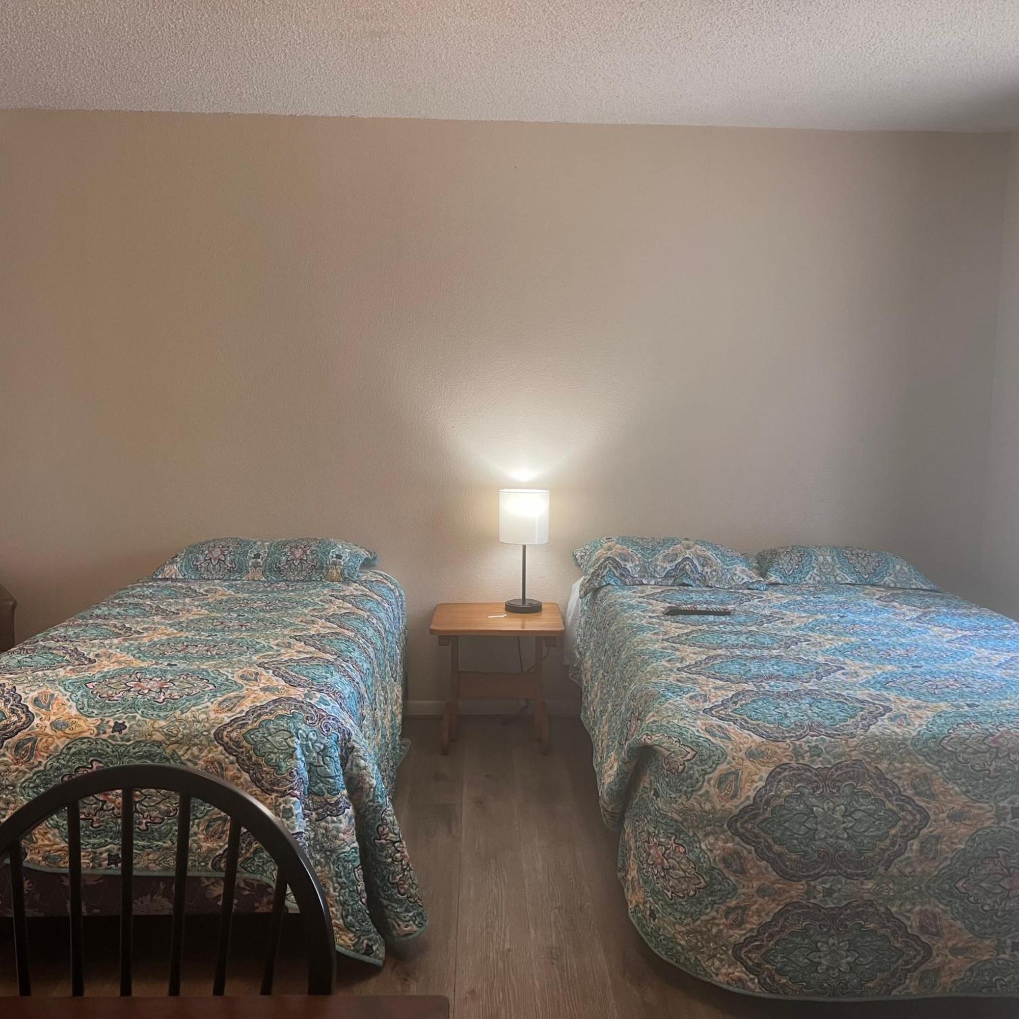Alpine Lakeside Motel Room Backside Hemphill Dış mekan fotoğraf
