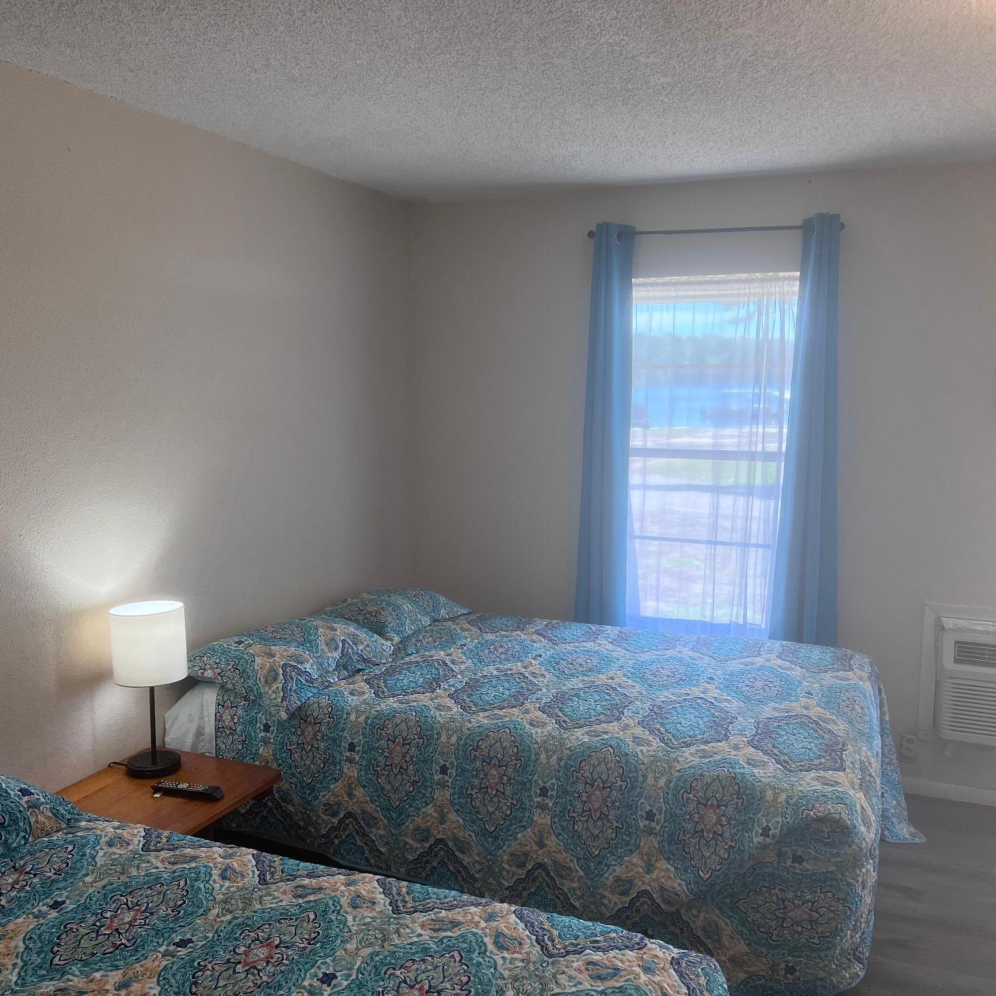 Alpine Lakeside Motel Room Backside Hemphill Dış mekan fotoğraf