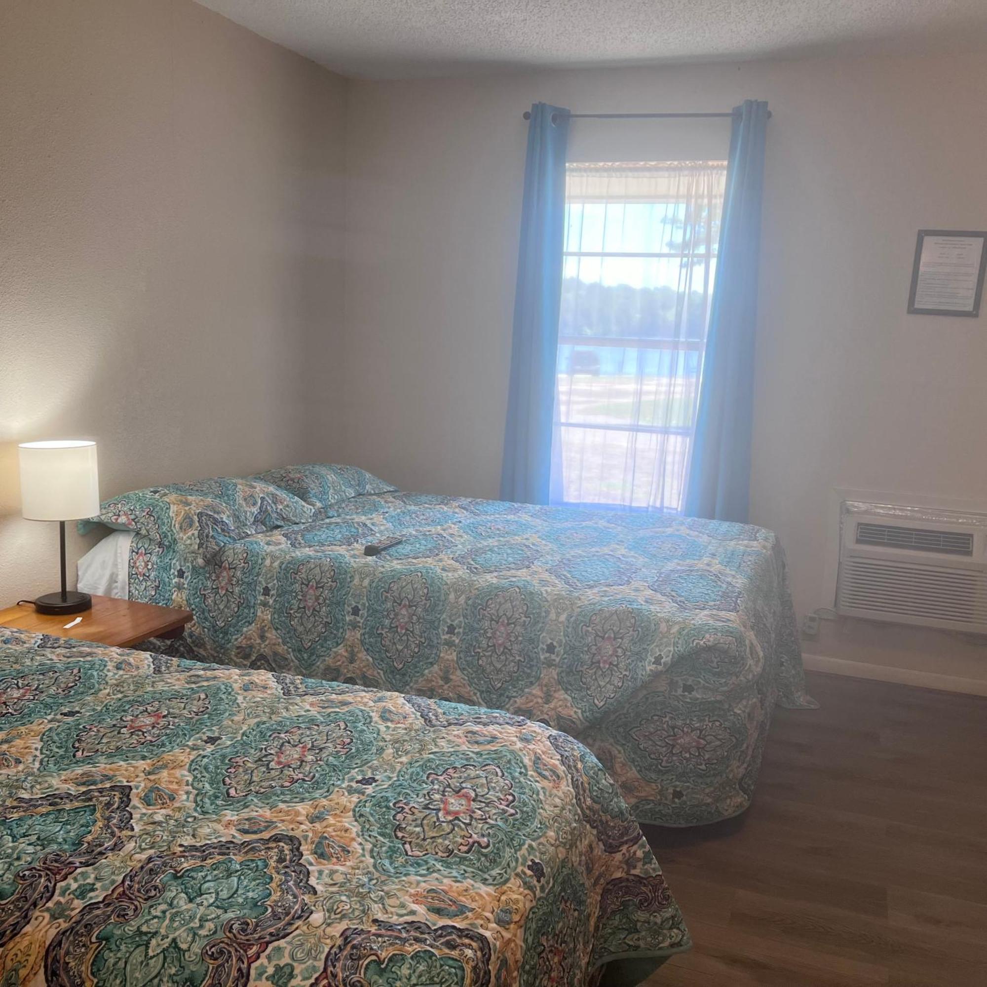 Alpine Lakeside Motel Room Backside Hemphill Dış mekan fotoğraf